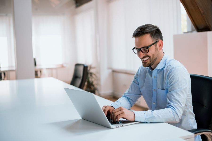 gebührenfrei registrieren bei ROCKSOLID Personalvermittlung Projektleiter registriert sich bei Personalvermittlung für Stellen in der Energie- & Baubranche