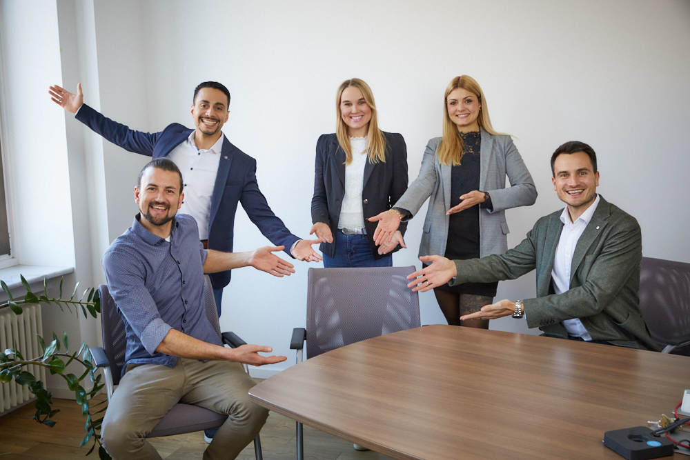 Ein freier Stuhl bedeutet eine neue Chance - ergreife sie bei der ROCKSOLID Personalvermittlung Das Team der ROCKSOLID Personalvermittlung sucht neue Kollegen